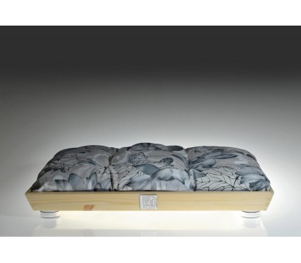 Pet bed with double face cushion